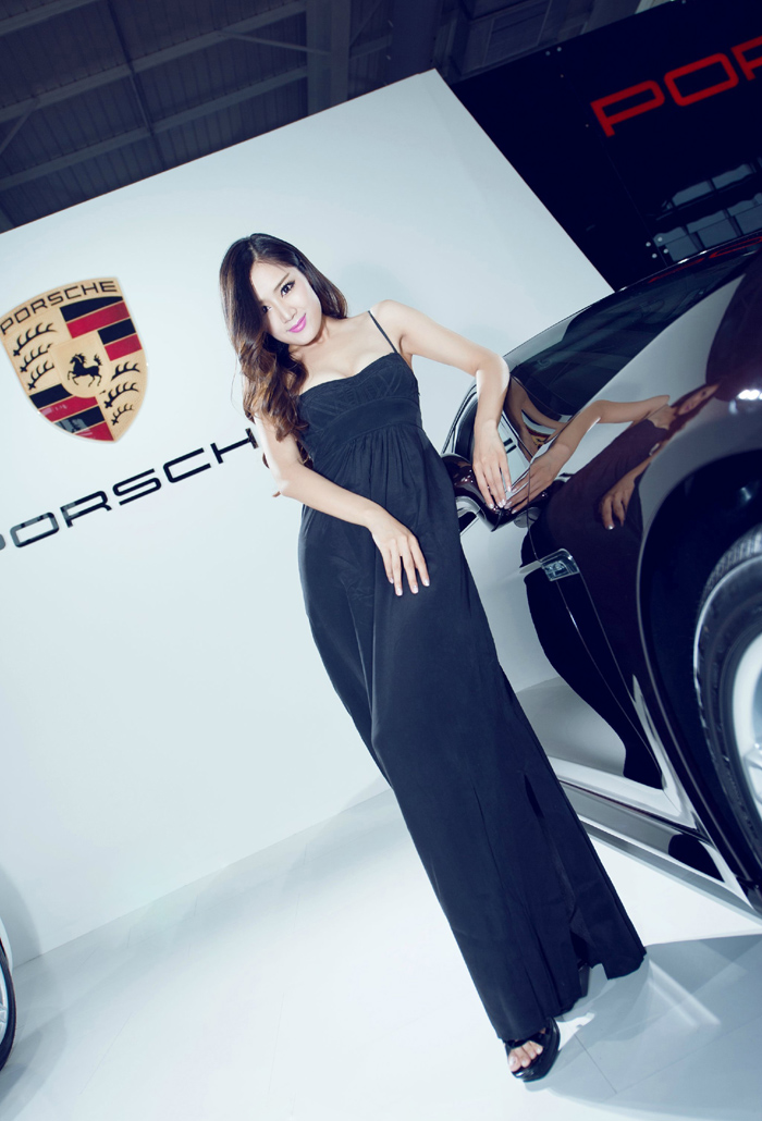 保时捷极品气质车模图集  白皙长腿性感