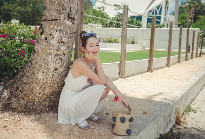 办公司的诱与惑大波美女迷人乳沟制服下的诱惑写真