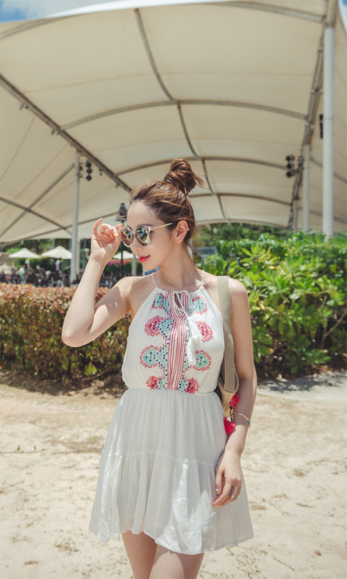 办公司的诱与惑大波美女迷人乳沟制服下的诱惑写真