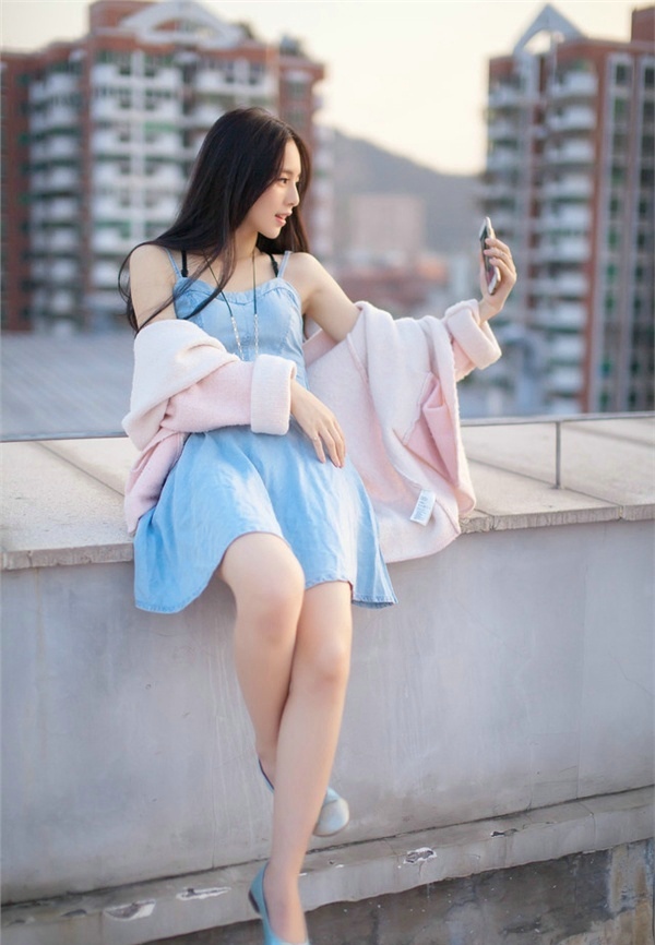 办公司的诱与惑大波美女迷人乳沟制服下的诱惑写真