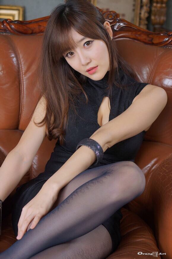 黑丝妩媚美女超短秀美腿