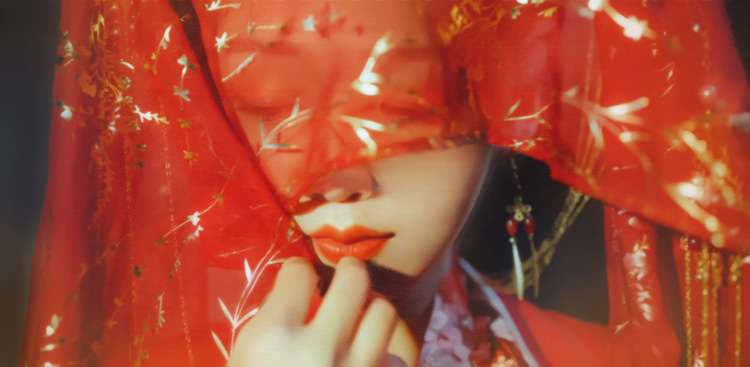 90后嫩模古装大红嫁衣唯美气质美女古风摄影