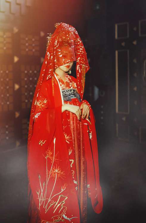 90后嫩模古装大红嫁衣唯美气质美女古风摄影