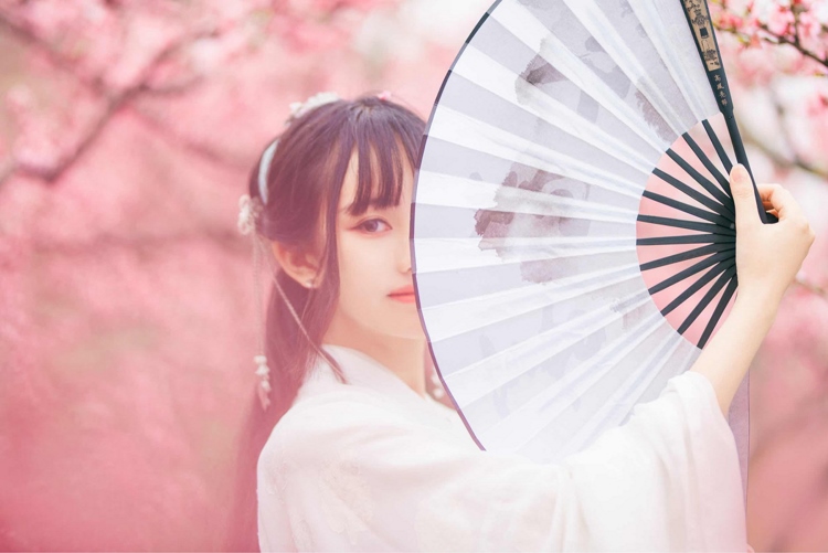 吹箫古装美女唯美朦胧梦幻写真图片