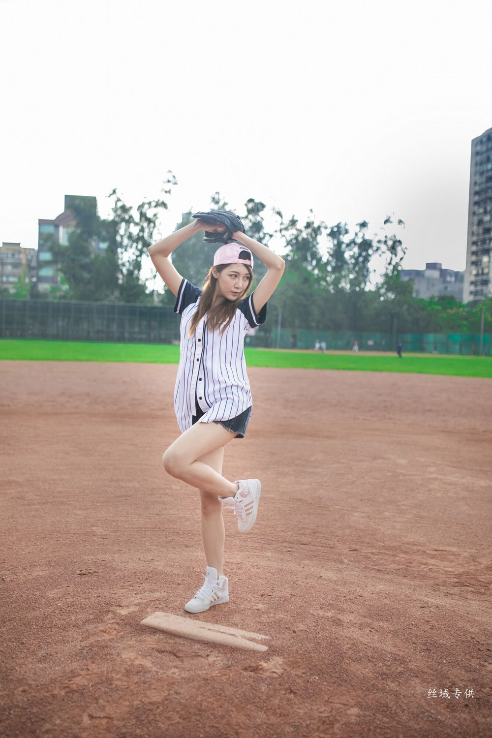 靓丽台湾妹化身足球宝贝青春活力性感美女图片