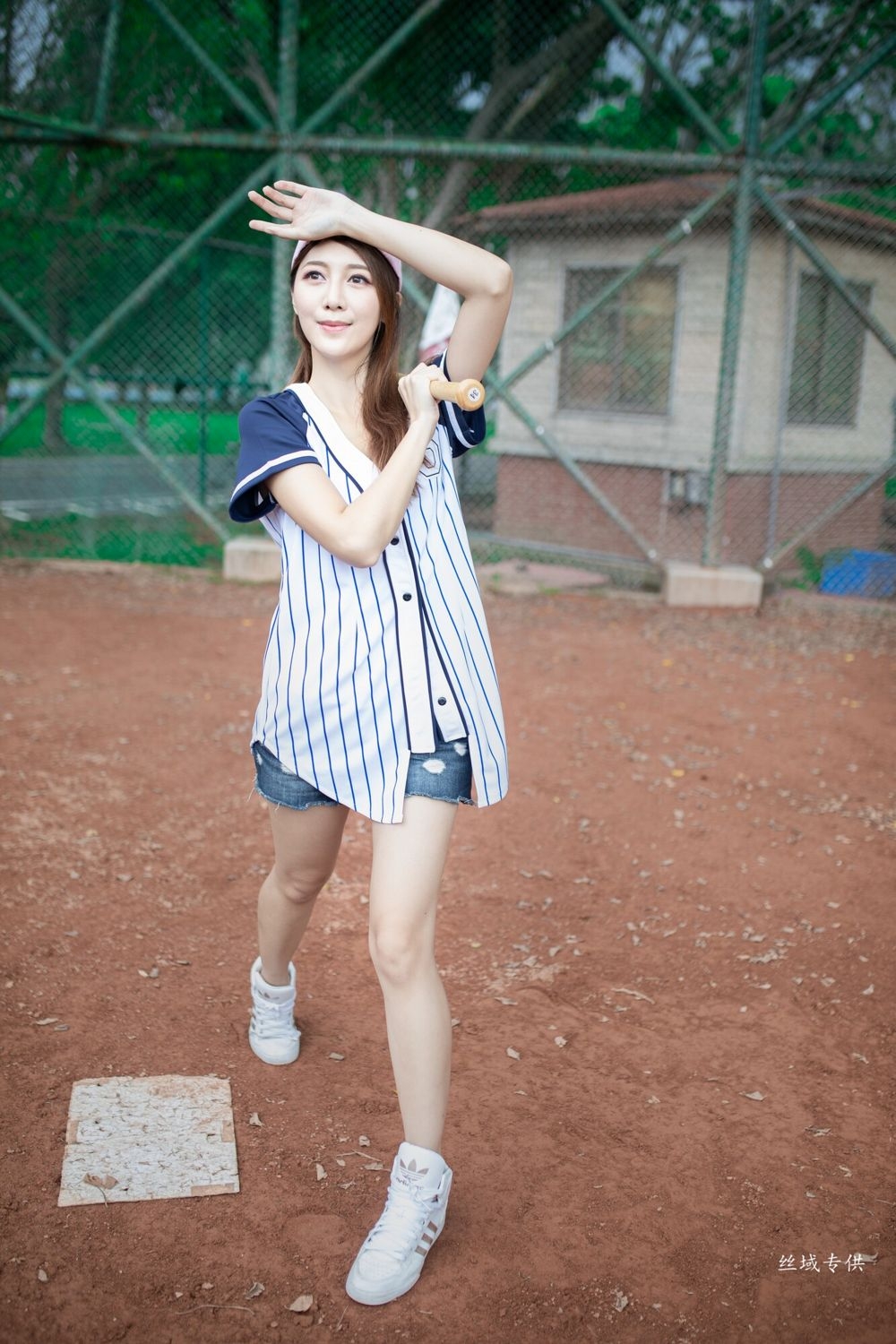靓丽台湾妹化身足球宝贝青春活力性感美女图片