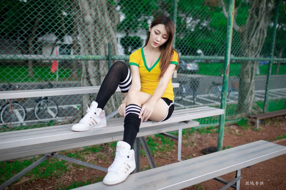 靓丽台湾妹化身足球宝贝青春活力性感美女图片