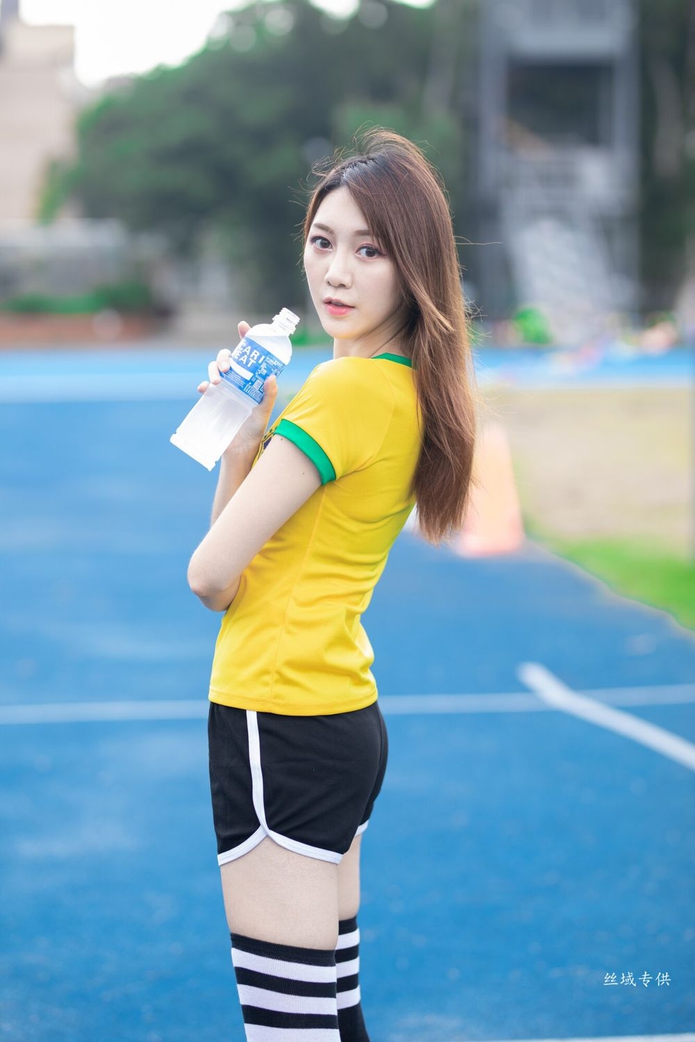 靓丽台湾妹化身足球宝贝青春活力性感美女图片