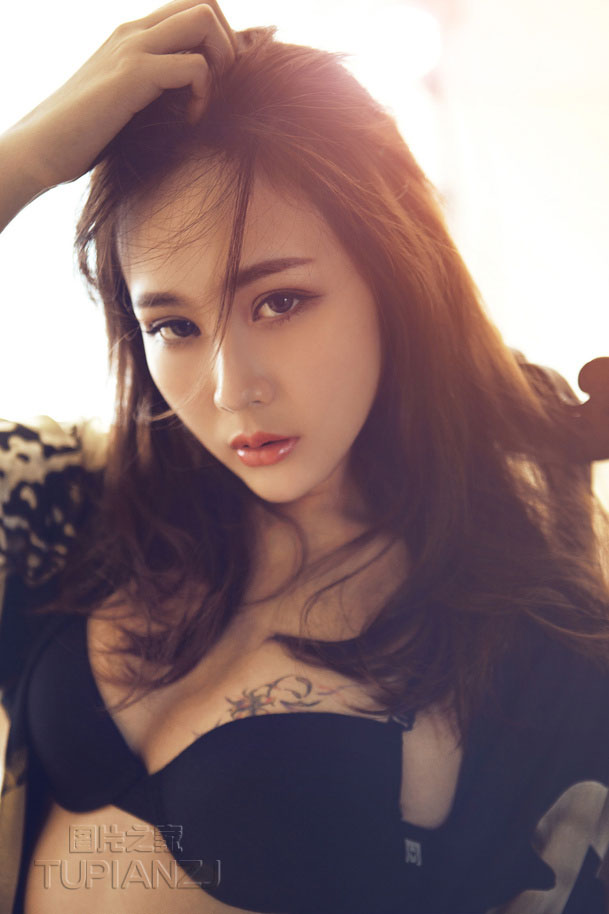 优雅迷人性感MM 火辣私房照