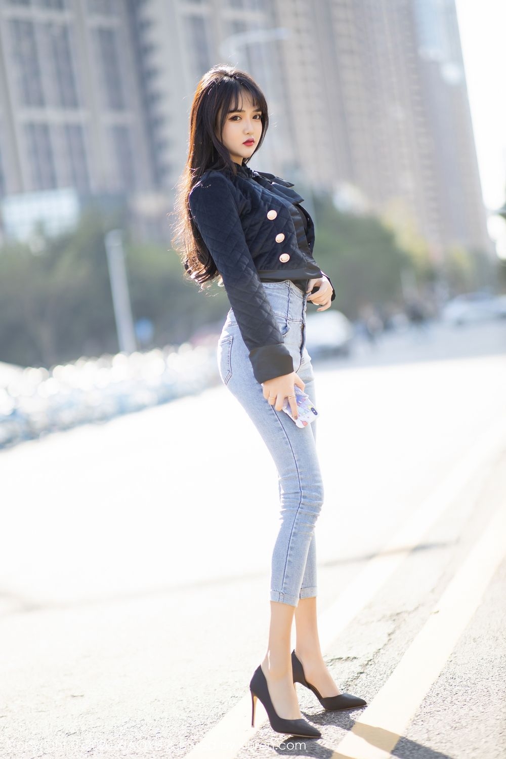 街拍头条女神翘臀丰乳大长腿极品绝色诱惑美女私拍