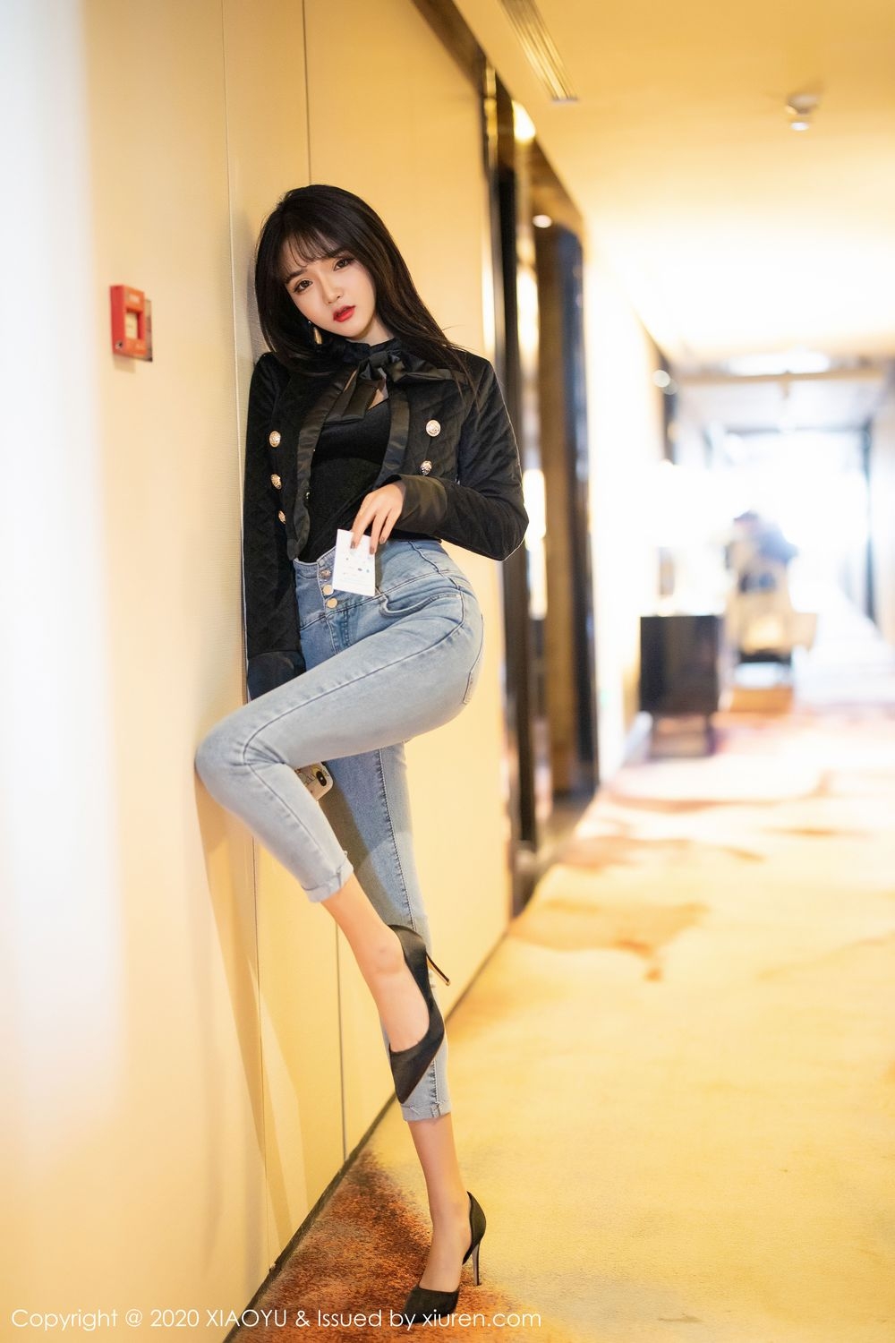 街拍头条女神翘臀丰乳大长腿极品绝色诱惑美女私拍