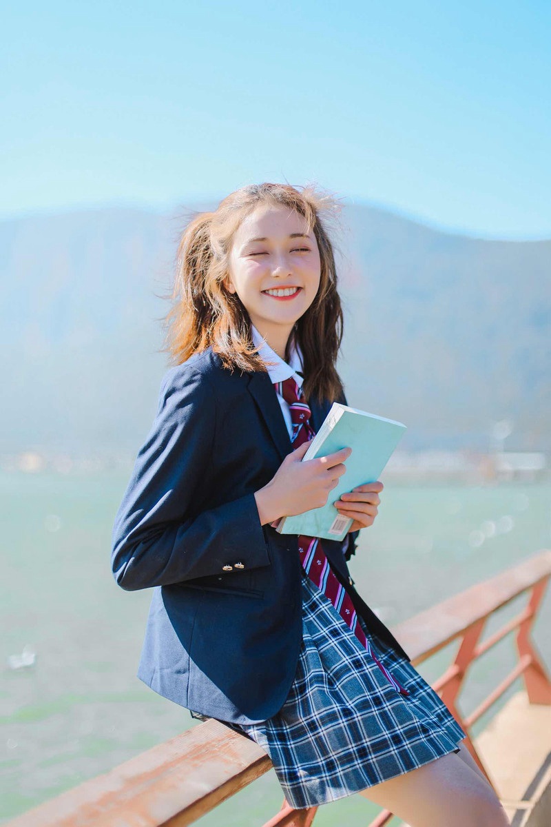 街拍头条女神翘臀丰乳大长腿极品绝色诱惑美女私拍