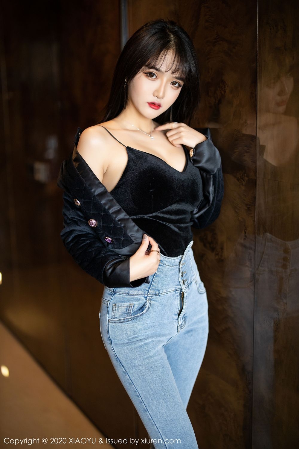 街拍头条女神翘臀丰乳大长腿极品绝色诱惑美女私拍