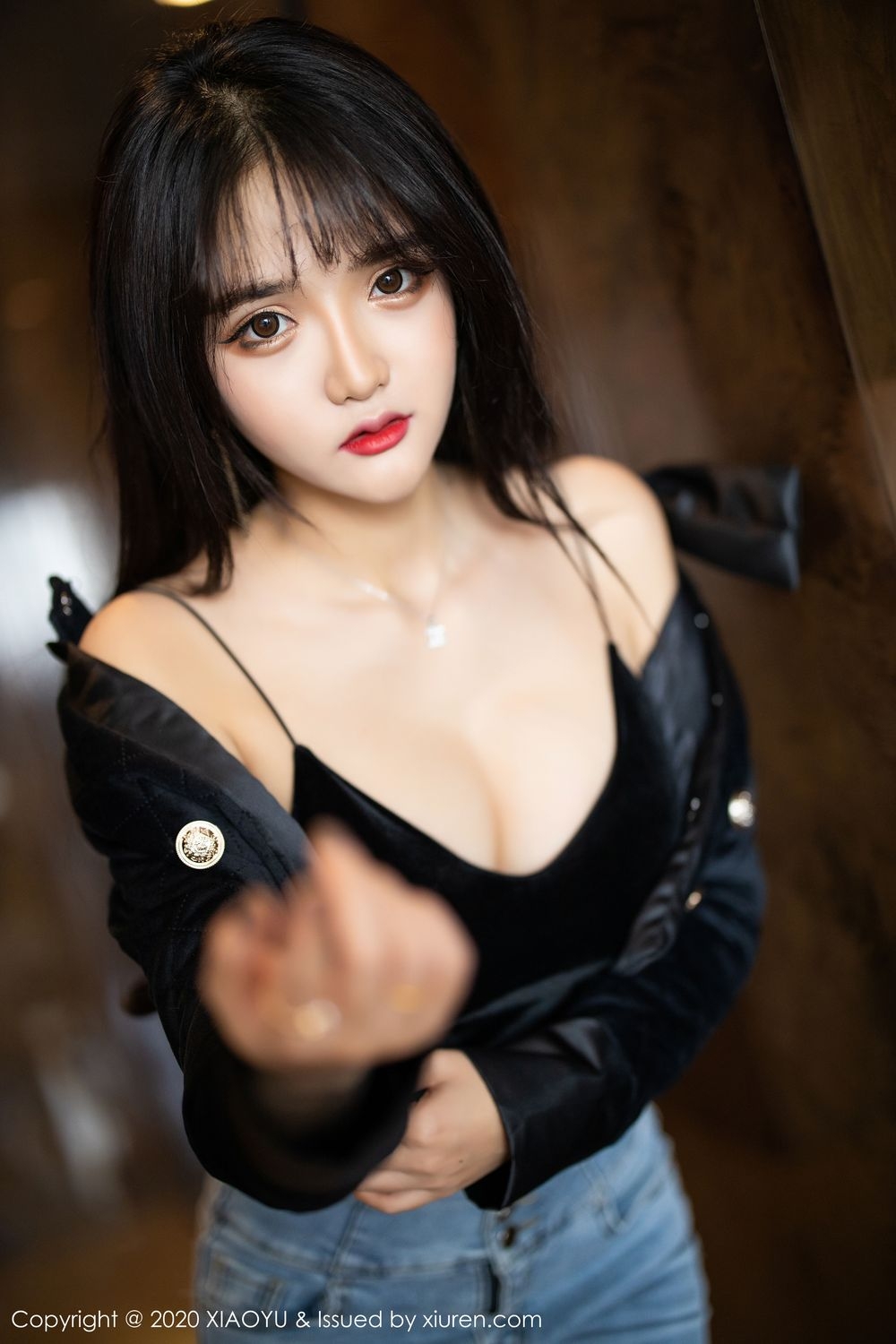 街拍头条女神翘臀丰乳大长腿极品绝色诱惑美女私拍