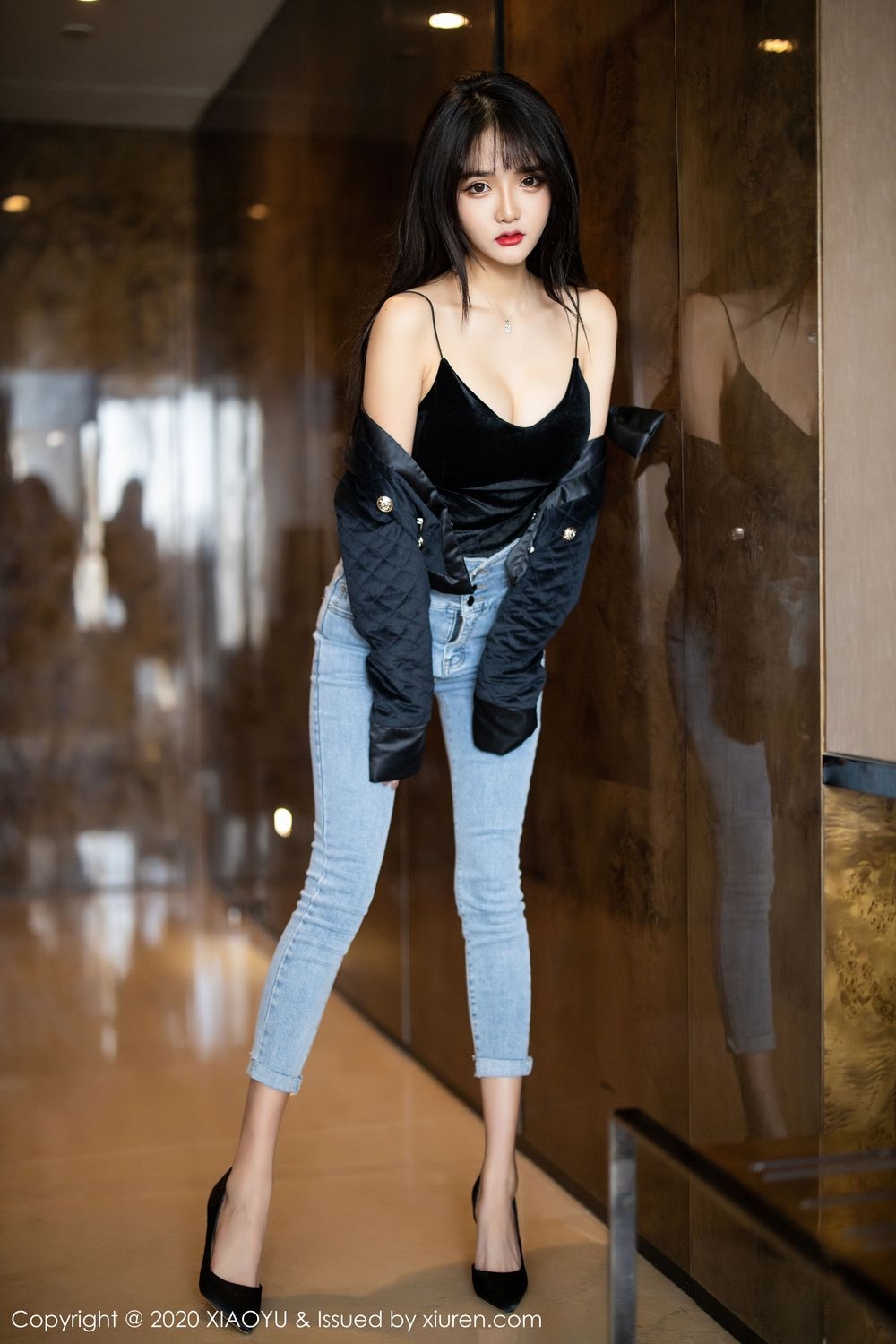 街拍头条女神翘臀丰乳大长腿极品绝色诱惑美女私拍