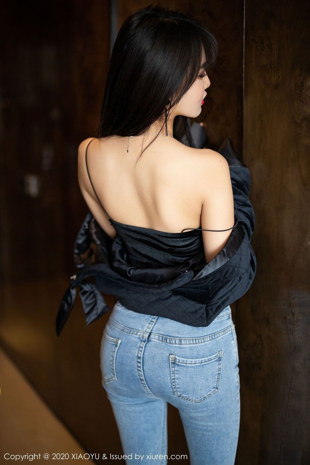 街拍头条女神翘臀丰乳大长腿极品绝色诱惑美女私拍