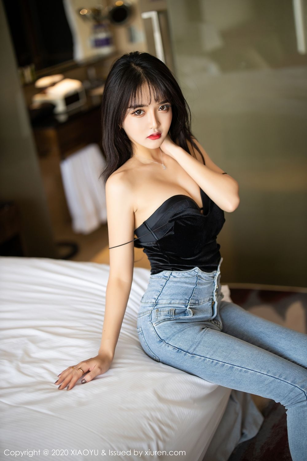 街拍头条女神翘臀丰乳大长腿极品绝色诱惑美女私拍