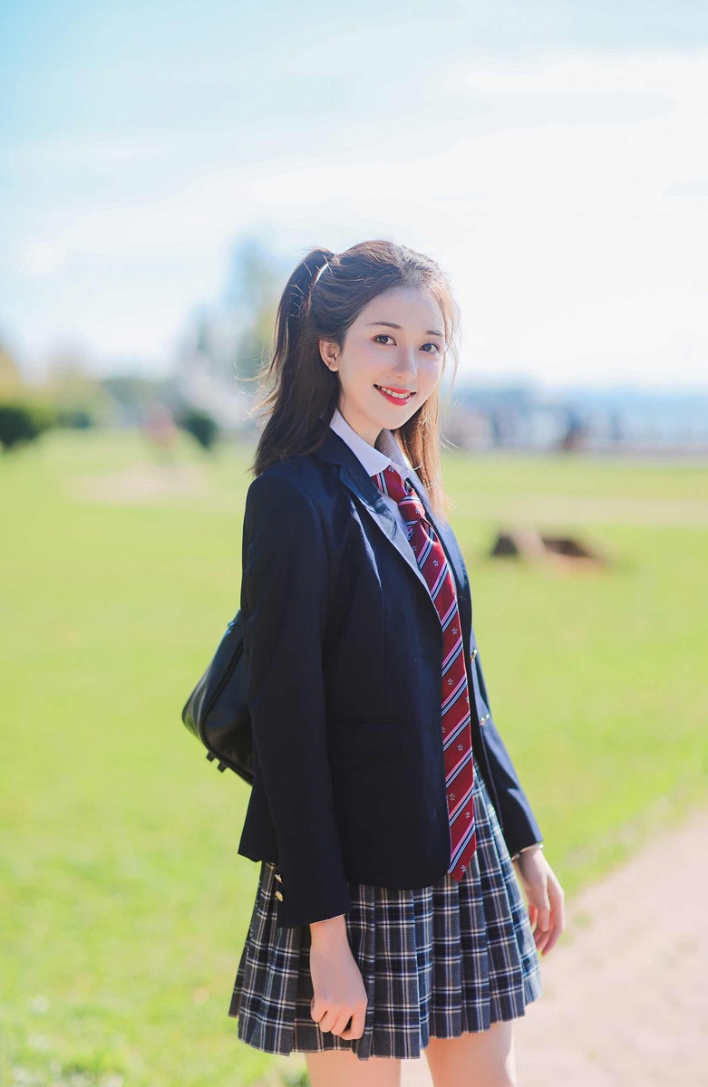 街拍头条女神翘臀丰乳大长腿极品绝色诱惑美女私拍