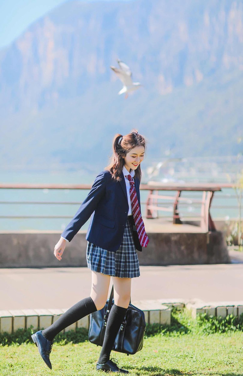 街拍头条女神翘臀丰乳大长腿极品绝色诱惑美女私拍