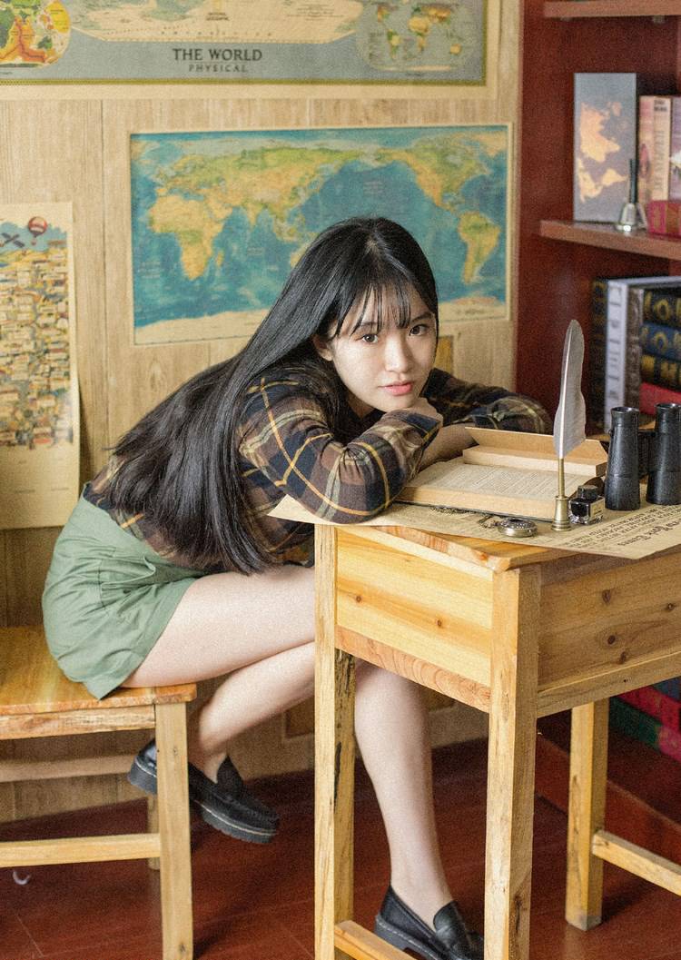 街拍头条女神翘臀丰乳大长腿极品绝色诱惑美女私拍