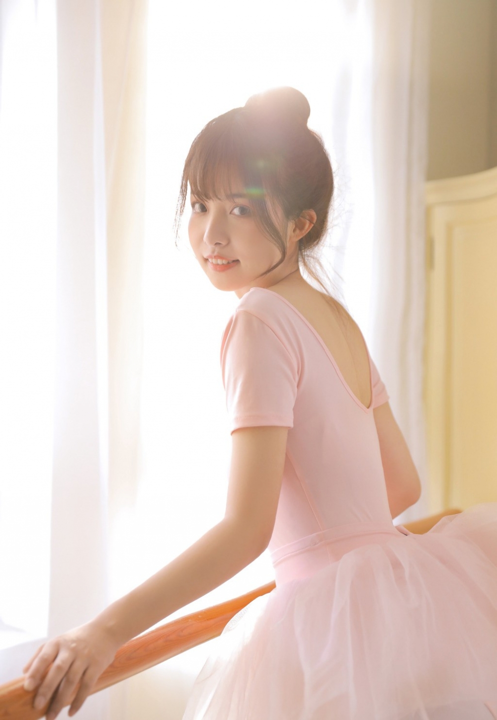 粉嫩舞蹈美女文艺气质酥胸美背性感私人拍摄写真图片