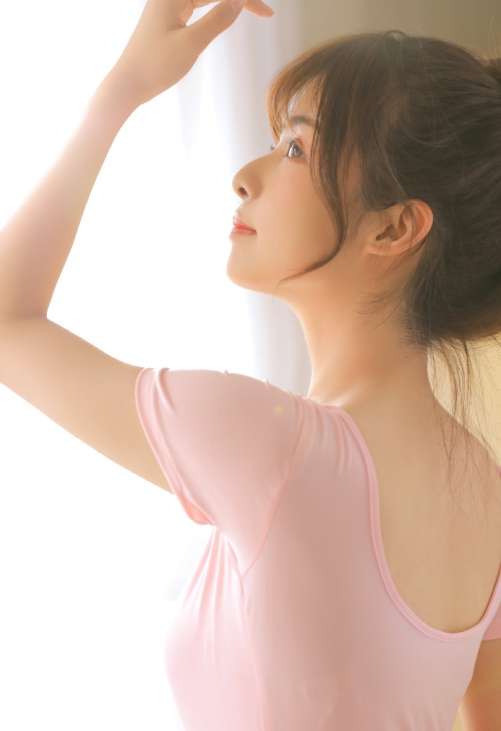 粉嫩舞蹈美女文艺气质酥胸美背性感私人拍摄写真图片