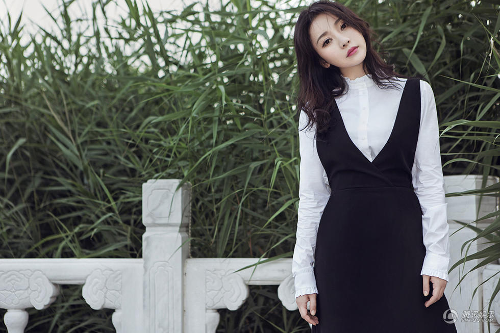 柳岩秋日写真 随性俏皮少女感零压力