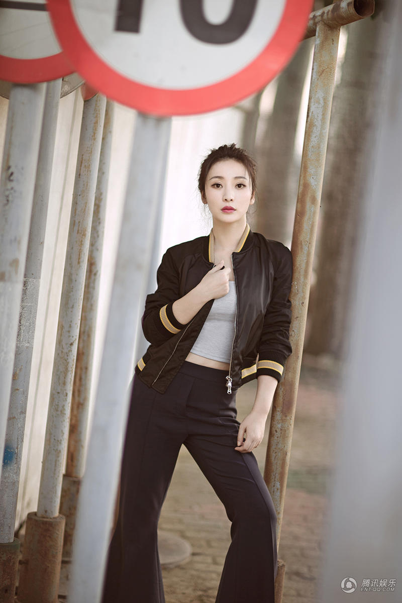 柳岩秋日写真 随性俏皮少女感零压力