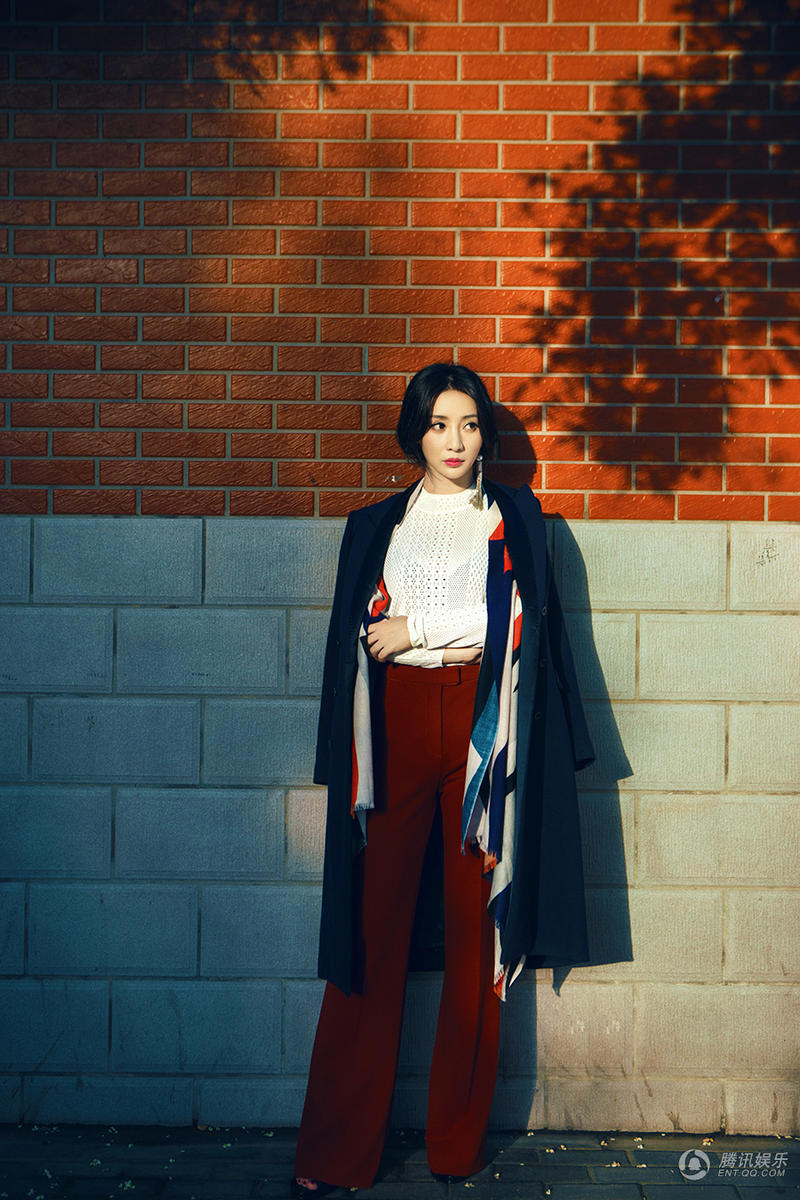 柳岩秋日写真 随性俏皮少女感零压力