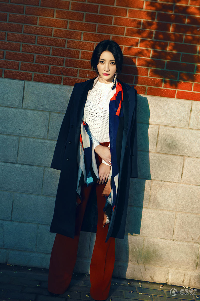 柳岩秋日写真 随性俏皮少女感零压力