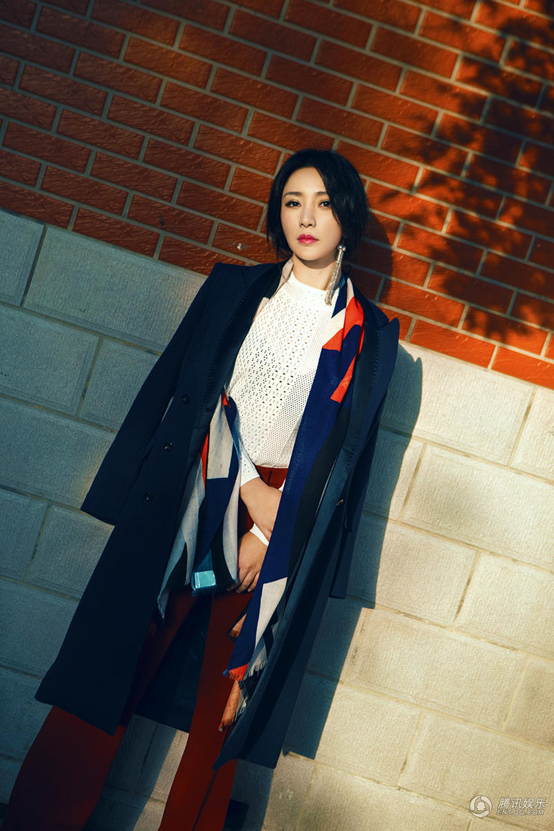 柳岩秋日写真 随性俏皮少女感零压力