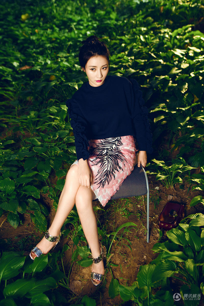 柳岩秋日写真 随性俏皮少女感零压力