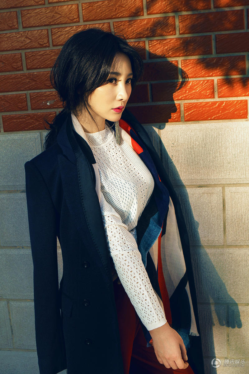 柳岩秋日写真 随性俏皮少女感零压力