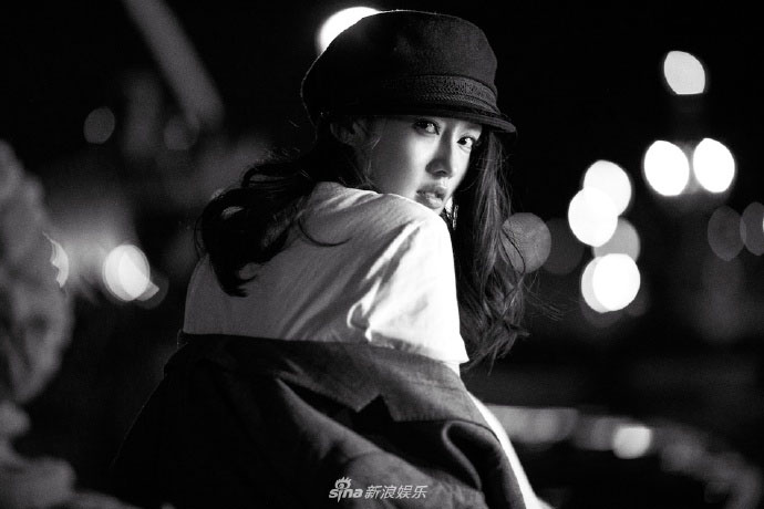 李沁一组冬日写真 巴黎上演“落跑公主”