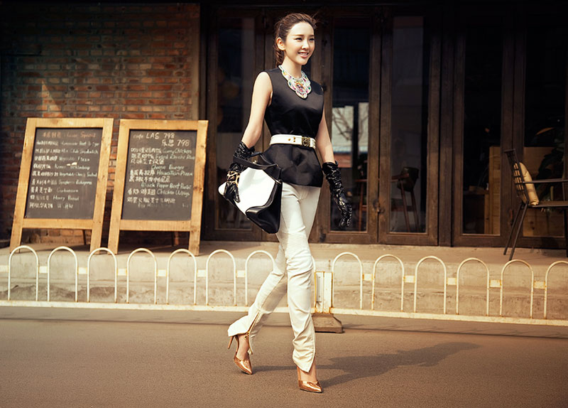 唐艺昕街拍图片 人气新宠时髦换装