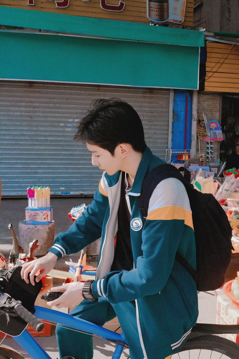 王源灿烂灿烂校服路透邻家学长氛围满分