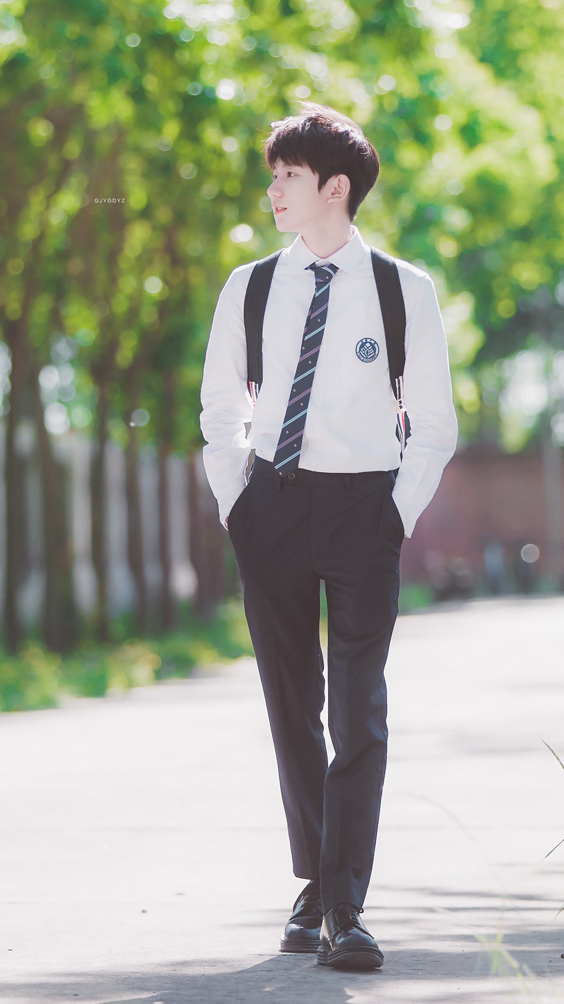 王源灿烂灿烂校服路透邻家学长氛围满分