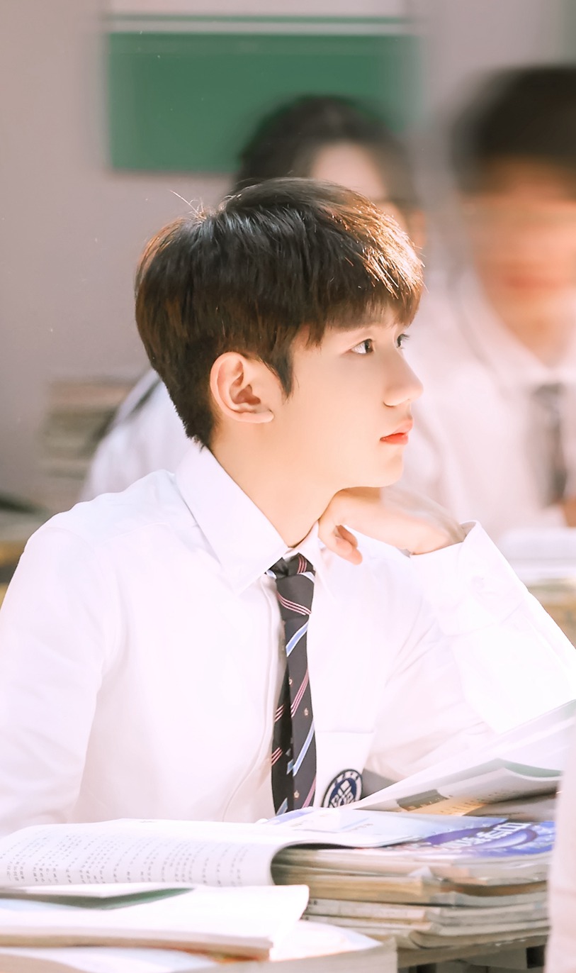 王源灿烂灿烂校服路透邻家学长氛围满分