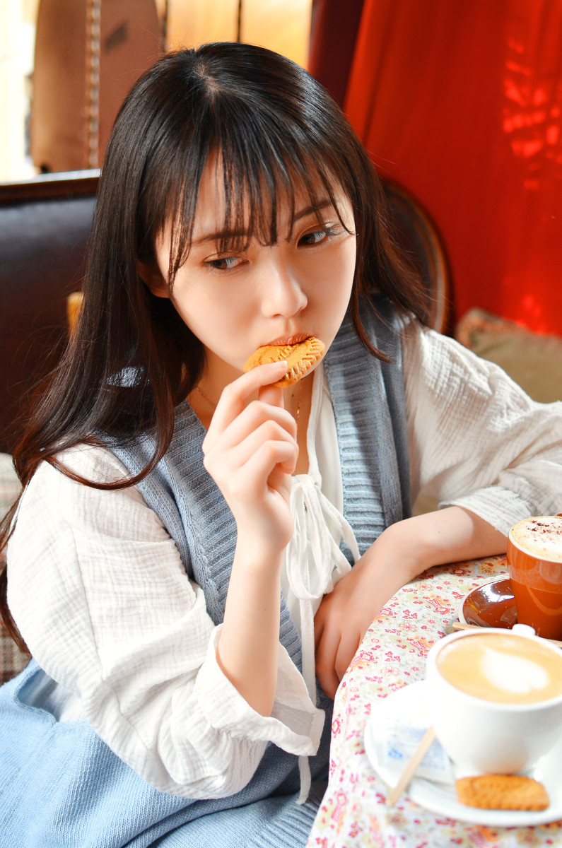 长得很好看的空气刘海美女