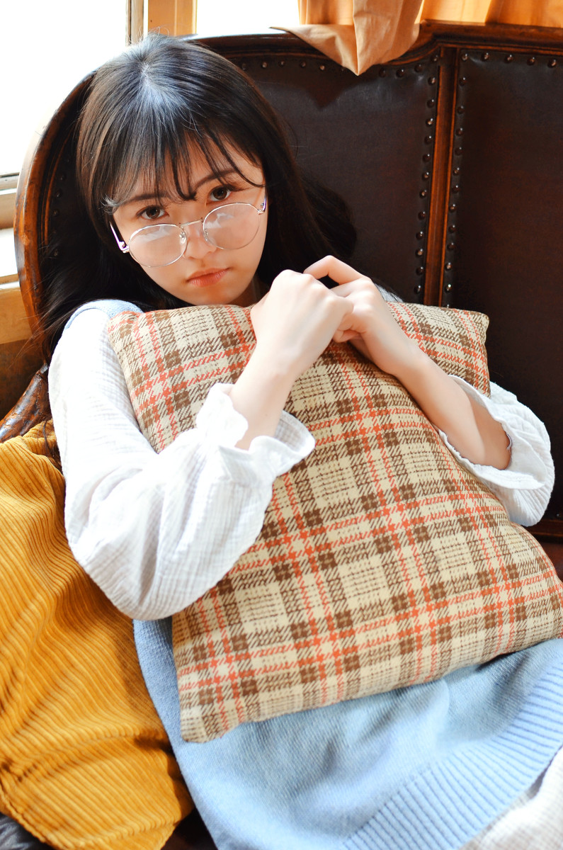 长得很好看的空气刘海美女