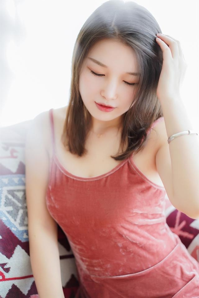 清纯香艳少妇私房温柔甜美吊带露背裙唯美午后时光图片