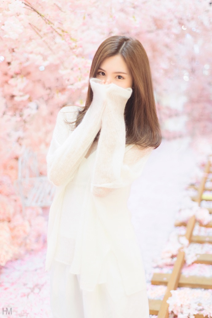 90后少女甜美清纯粉嫩模特养眼自然写真图片