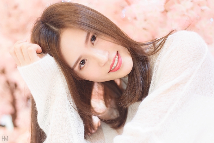 90后少女甜美清纯粉嫩模特养眼自然写真图片