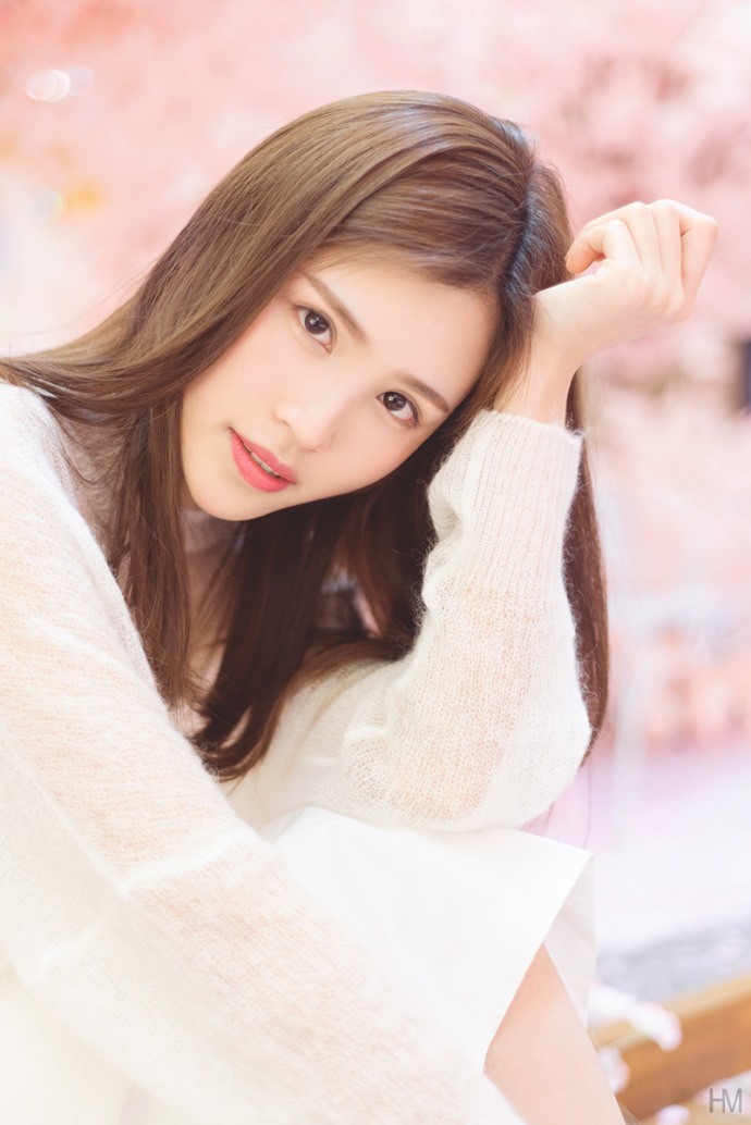 90后少女甜美清纯粉嫩模特养眼自然写真图片