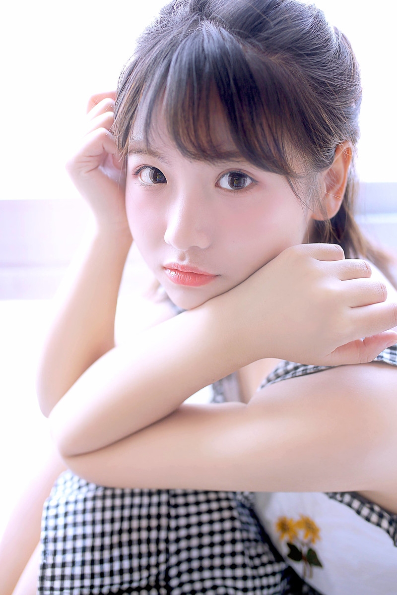 童颜萝莉甜美粉颊可爱室内个人写真