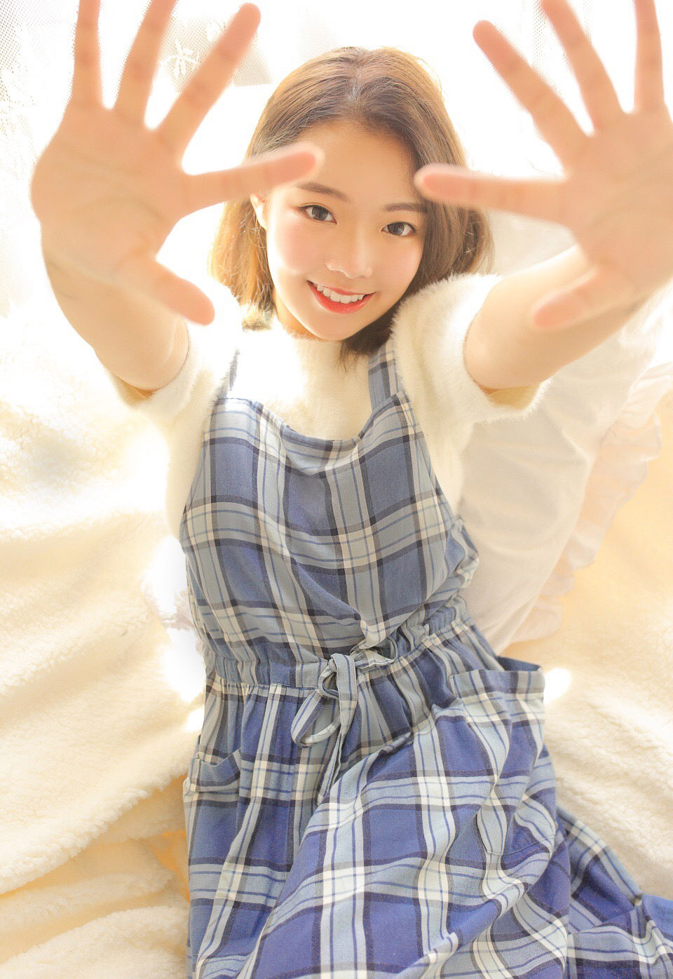 邻家素人美女长腿白丝娴静媚态雅趣情操丝袜写真