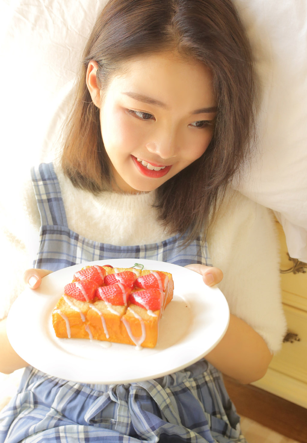 邻家素人美女长腿白丝娴静媚态雅趣情操丝袜写真