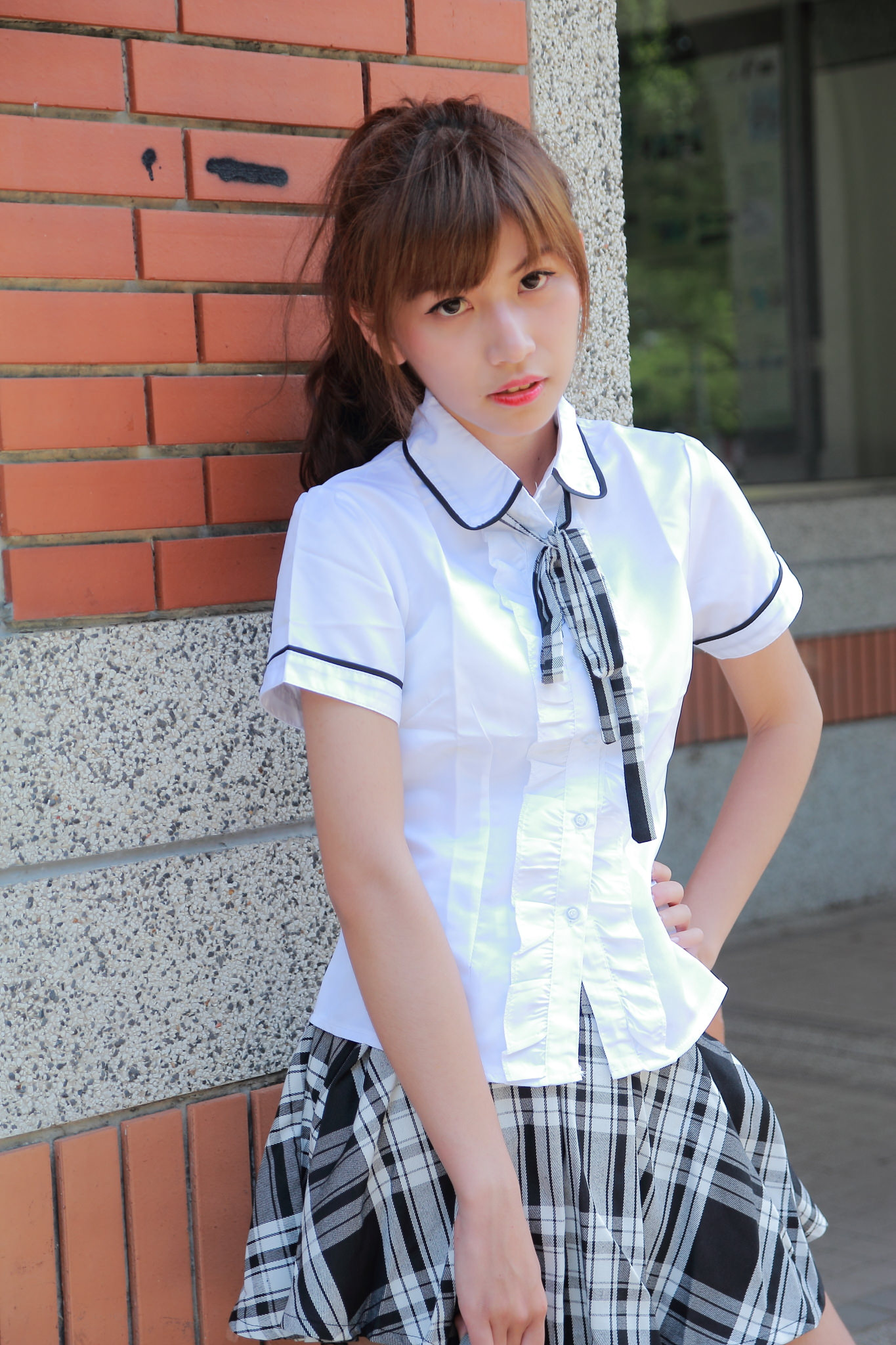 邻家素人美女长腿白丝娴静媚态雅趣情操丝袜写真