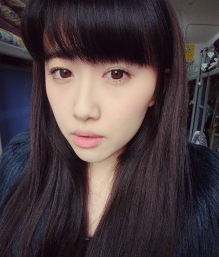 寂寞美女老板包臀丝袜长腿深沟床上诱人姿势写真