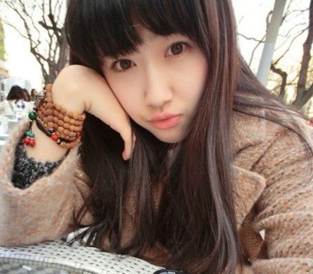 寂寞美女老板包臀丝袜长腿深沟床上诱人姿势写真